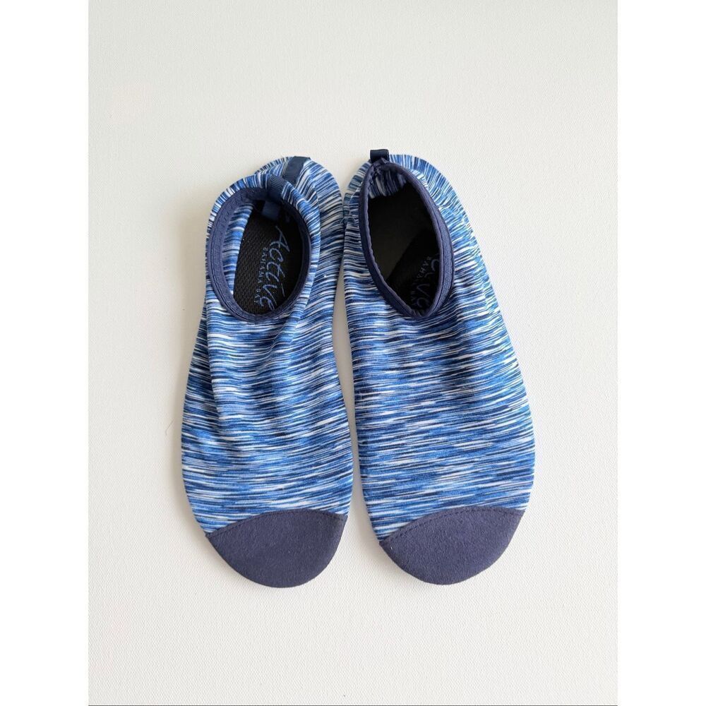 NWT water shoes blue white aqua socks size Medium